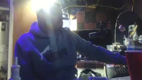 Snapshot of midtownhustler chatting on 09/22/25, 05:31 midtownhustler online show from 09/22/25, 05:31