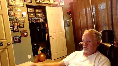 midwestdad09 online show from 10/18/25, 06:41