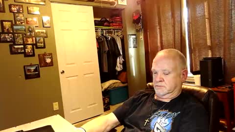 midwestdad09 online show from 10/24/25, 09:44