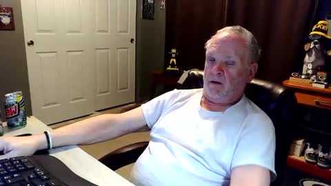 midwestdad09 online show from 12/15/25, 02:38