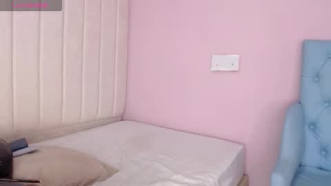 Snapshot of miel_alisha chatting on 11/30/25, 01:15 miel online show from 11/30/25, 01:15