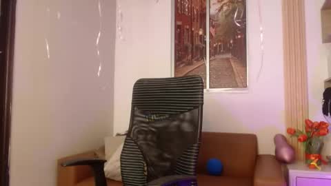 Snapshot of miel_alisha chatting on 05/21/26, 12:23 miel online show from 05/21/26, 12:23