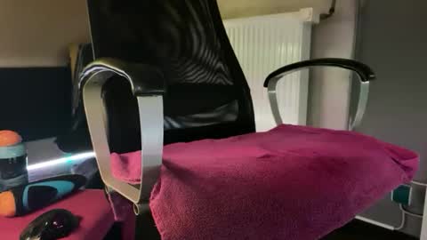 mies35 online show from 09/17/25, 06:31