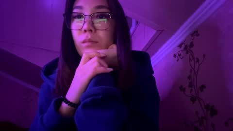 Snapshot of migdaliafenlon chatting on 10/17/25, 01:57 Nova online show from 10/17/25, 01:57