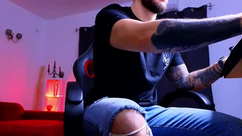 MightyAaron online show from 10/27/25, 04:27