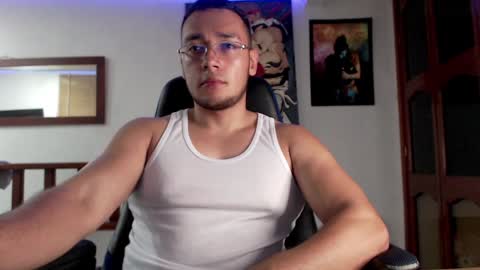 Snapshot of miguel0981 chatting on 01/09/25, 03:26 Strong Man online show from 01/09/25, 03:26