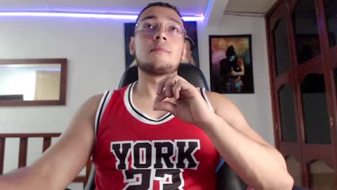 Snapshot of miguel0981 chatting on 01/10/25, 02:35 Strong Man online show from 01/10/25, 02:35