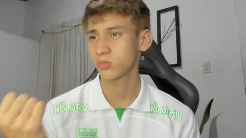Snapshot of miguel_hz chatting on 02/21/25, 10:50 Miguel Hernandez online show from 02/21/25, 10:50