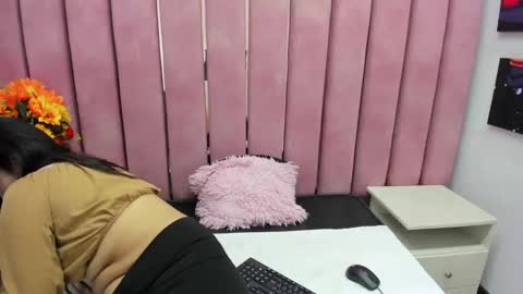 Snapshot of miha_smith chatting on 10/12/25, 03:05 Miha online show from 10/12/25, 03:05