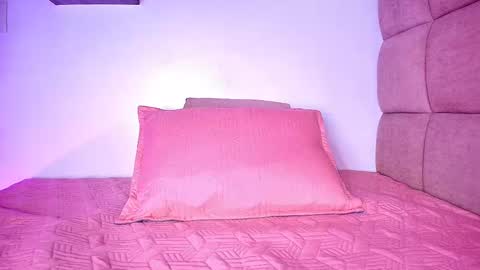 Snapshot of miia_01_ chatting on 09/20/25, 11:55 Mia  online show from 09/20/25, 11:55