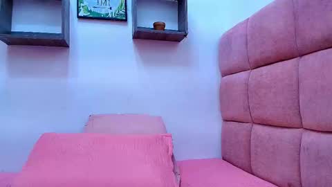 Snapshot of miia_01_ chatting on 09/21/25, 11:56 Mia  online show from 09/21/25, 11:56