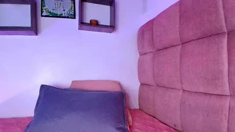 Snapshot of miia_01_ chatting on 09/27/25, 11:59 Mia  online show from 09/27/25, 11:59