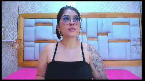 Snapshot of miia_01_ chatting on 11/02/25, 12:07 Mia  online show from 11/02/25, 12:07