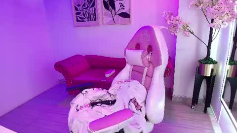 Snapshot of miia__owens chatting on 06/12/26, 07:57 Miia online show from 06/12/26, 07:57