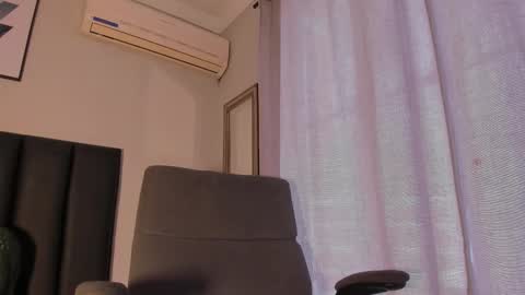 Snapshot of miia_bratz chatting on 09/25/25, 07:50 miia_bratz online show from 09/25/25, 07:50