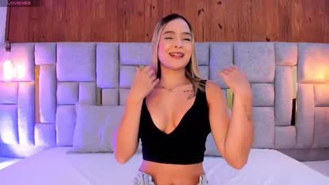 Snapshot of miia_reeves_ chatting on 06/22/26, 12:13 Mia online show from 06/22/26, 12:13