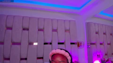 Miia Schwarz  online show from 04/26/26, 01:53