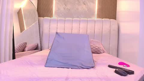 miia scoott  online show from 11/24/25, 11:54