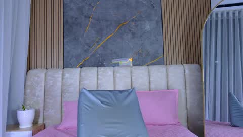 miia scoott  online show from 03/31/26, 12:16