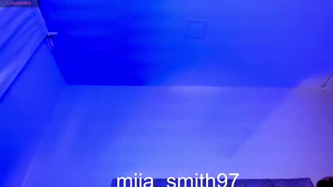 mia online show from 09/12/25, 09:48