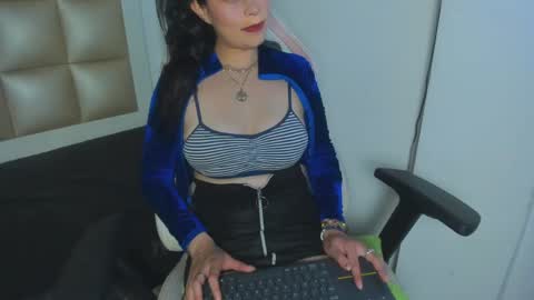 Snapshot of miia_spencer chatting on 04/25/26, 08:17 Mia online show from 04/25/26, 08:17