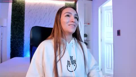 Miia 3 online show from 10/21/25, 12:06