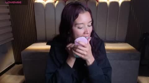 miiaa_evans1 online show from 07/06/26, 08:00