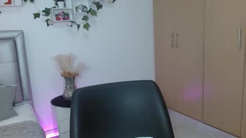Snapshot of miiaa_k chatting on 05/05/26, 08:55 miiaa_k online show from 05/05/26, 08:55