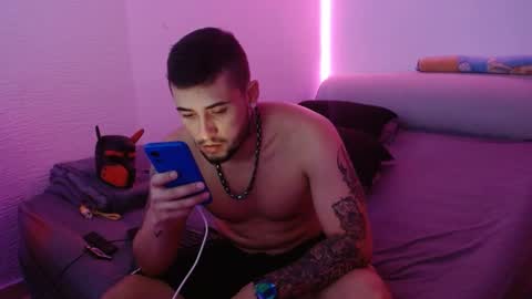 Mia and Liam online show from 01/09/25, 01:50
