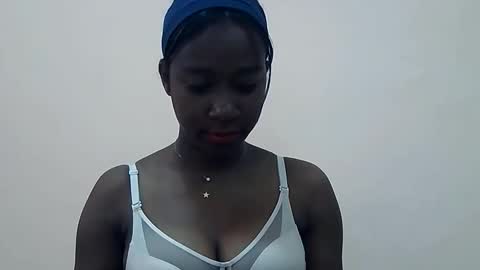 Snapshot of miichouu chatting on 05/20/26, 06:52 Miichouu online show from 05/20/26, 06:52