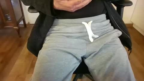 mik online show from 11/10/25, 11:31