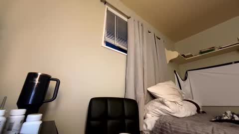 Snapshot of mik138 chatting on 02/10/26, 11:36 mik138 online show from 02/10/26, 11:36