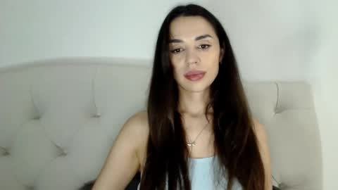 Mika online show from 11/21/25, 08:07