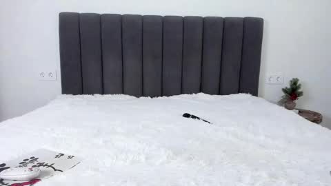 Mika online show from 03/04/25, 11:00