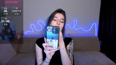 Mika online show from 11/18/25, 11:14