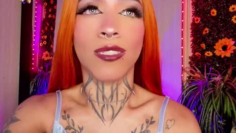 Snapshot of mikaelarangel chatting on 10/28/25, 04:05 mikaelarangel online show from 10/28/25, 04:05