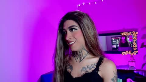 Snapshot of mikaelarangel chatting on 11/30/25, 04:05 mikaelarangel online show from 11/30/25, 04:05