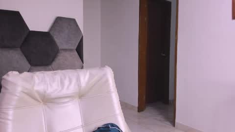 Mikaela blondie bigass online show from 04/18/26, 07:07