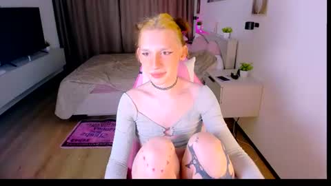 mikaella_nicole online show from 06/18/26, 10:36