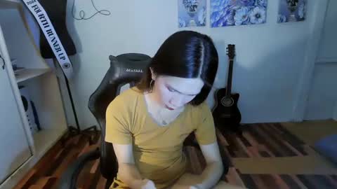 Snapshot of mikaellasander chatting on 02/13/25, 04:39 ELLA online show from 02/13/25, 04:39