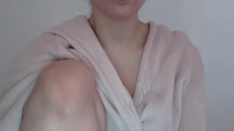 Snapshot of mikahdos chatting on 12/23/24, 08:44 SORAYA online show from 12/23/24, 08:44