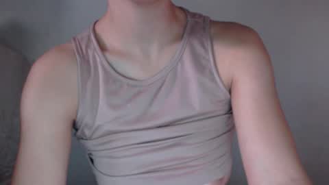 Snapshot of mikahdos chatting on 09/11/25, 07:19 SORAYA online show from 09/11/25, 07:19