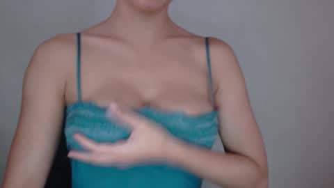 Snapshot of mikahdos chatting on 10/27/25, 07:45 SORAYA online show from 10/27/25, 07:45