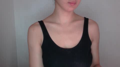 Snapshot of mikahdos chatting on 11/03/25, 08:48 SORAYA online show from 11/03/25, 08:48