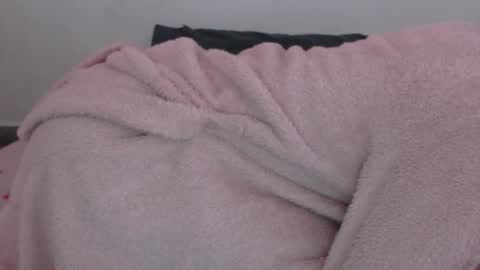 Snapshot of mikahdos chatting on 12/02/25, 11:48 SORAYA online show from 12/02/25, 11:48