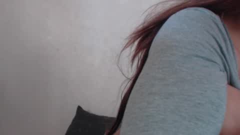 Snapshot of mikahdos chatting on 12/18/25, 11:27 SORAYA online show from 12/18/25, 11:27