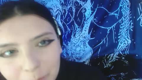 Mika online show from 10/01/25, 05:02