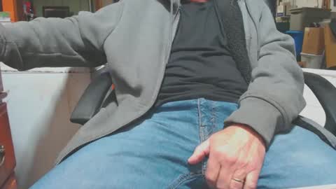 Snapshot of mike694fun chatting on 12/09/24, 09:37 mike694fun online show from 12/09/24, 09:37