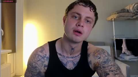 Snapshot of mike___magic chatting on 06/18/26, 03:29 Mike Magic online show from 06/18/26, 03:29