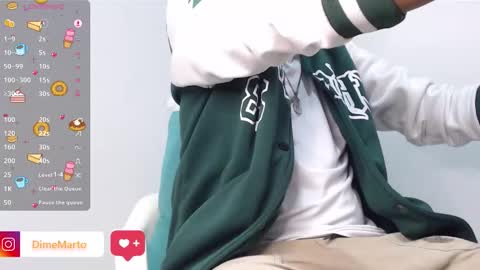 Snapshot of mike_black_22 chatting on 10/26/25, 12:44 Mike online show from 10/26/25, 12:44